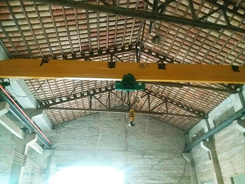 東莞起重機遇到斷電怎么辦？